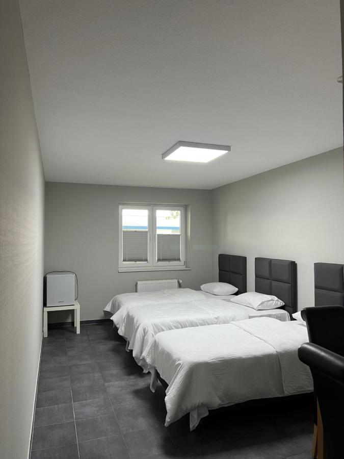 Motel Am Outletcenter นอยมึนสเตอร์ ภายนอก รูปภาพ