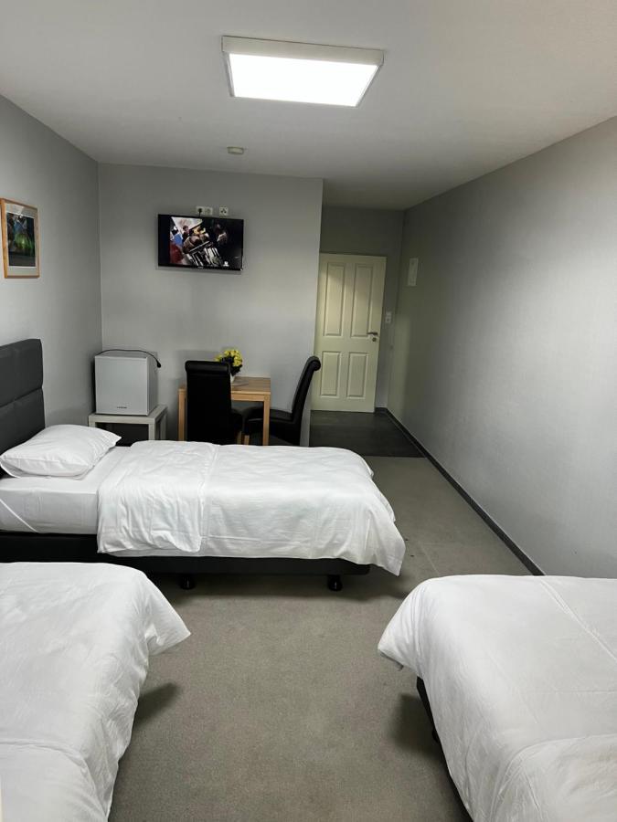 Motel Am Outletcenter นอยมึนสเตอร์ ภายนอก รูปภาพ