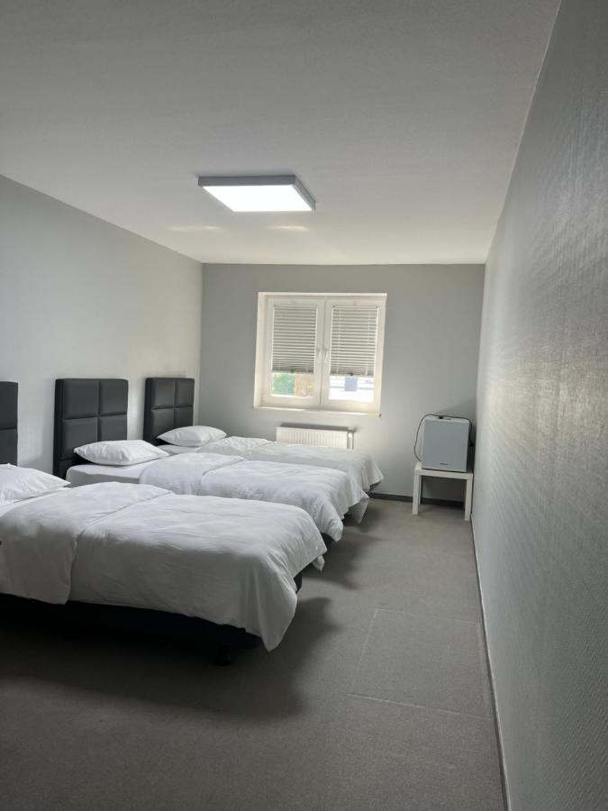 Motel Am Outletcenter นอยมึนสเตอร์ ภายนอก รูปภาพ
