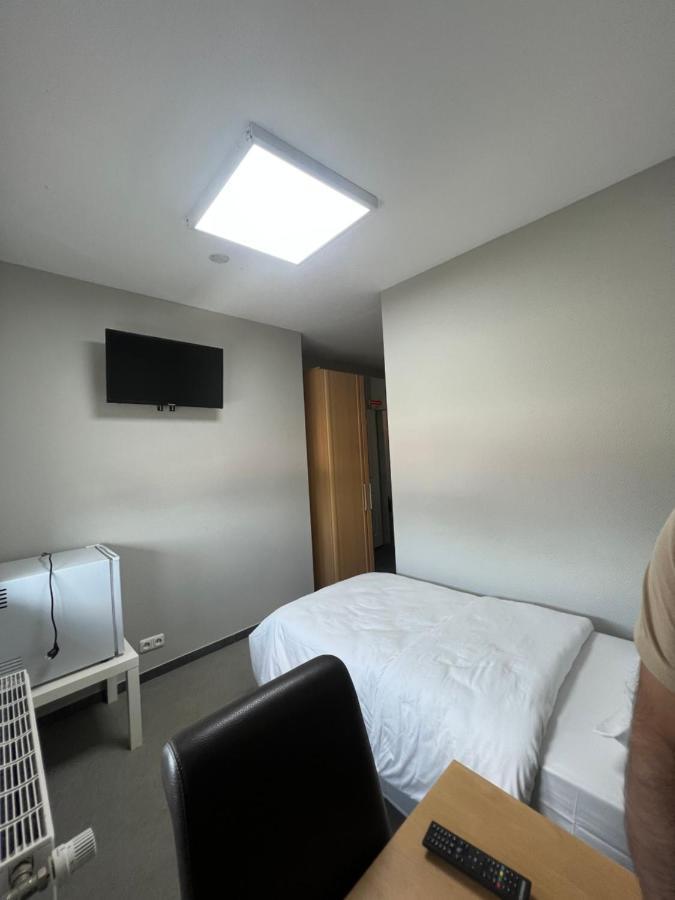 Motel Am Outletcenter นอยมึนสเตอร์ ภายนอก รูปภาพ